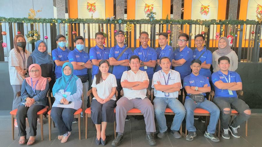 The Occhio Tec team photographed together at the office